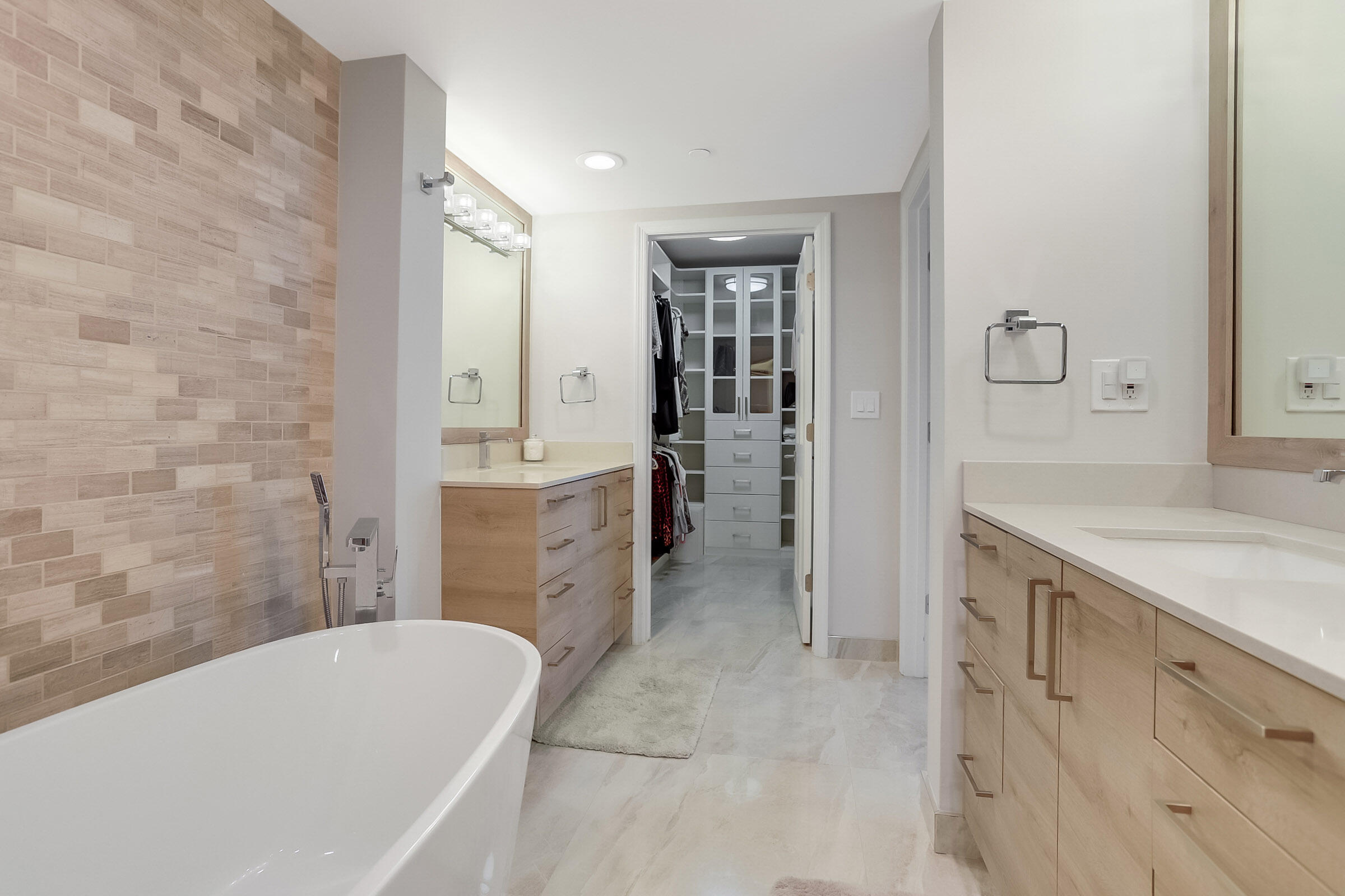 100 Southeast 5th Avenue, Unit PH2 Boca Raton, FL 33432 - Photo 20 of 60 Master Bathroom