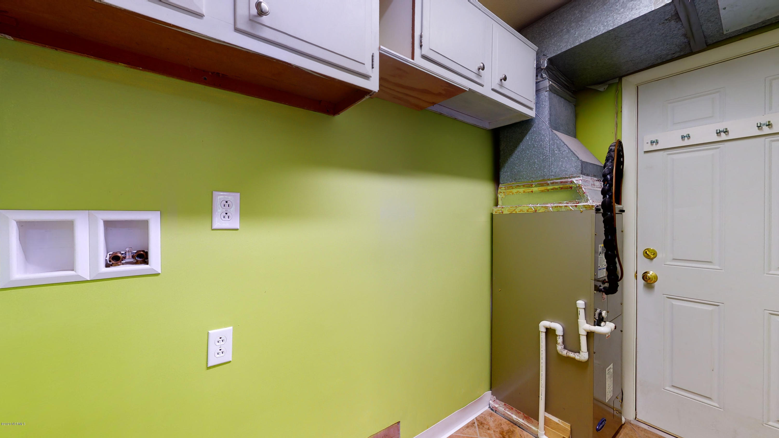 212 Ridgewood Lane Washington, NC 27889 - Photo 15 of 34 Laundry room