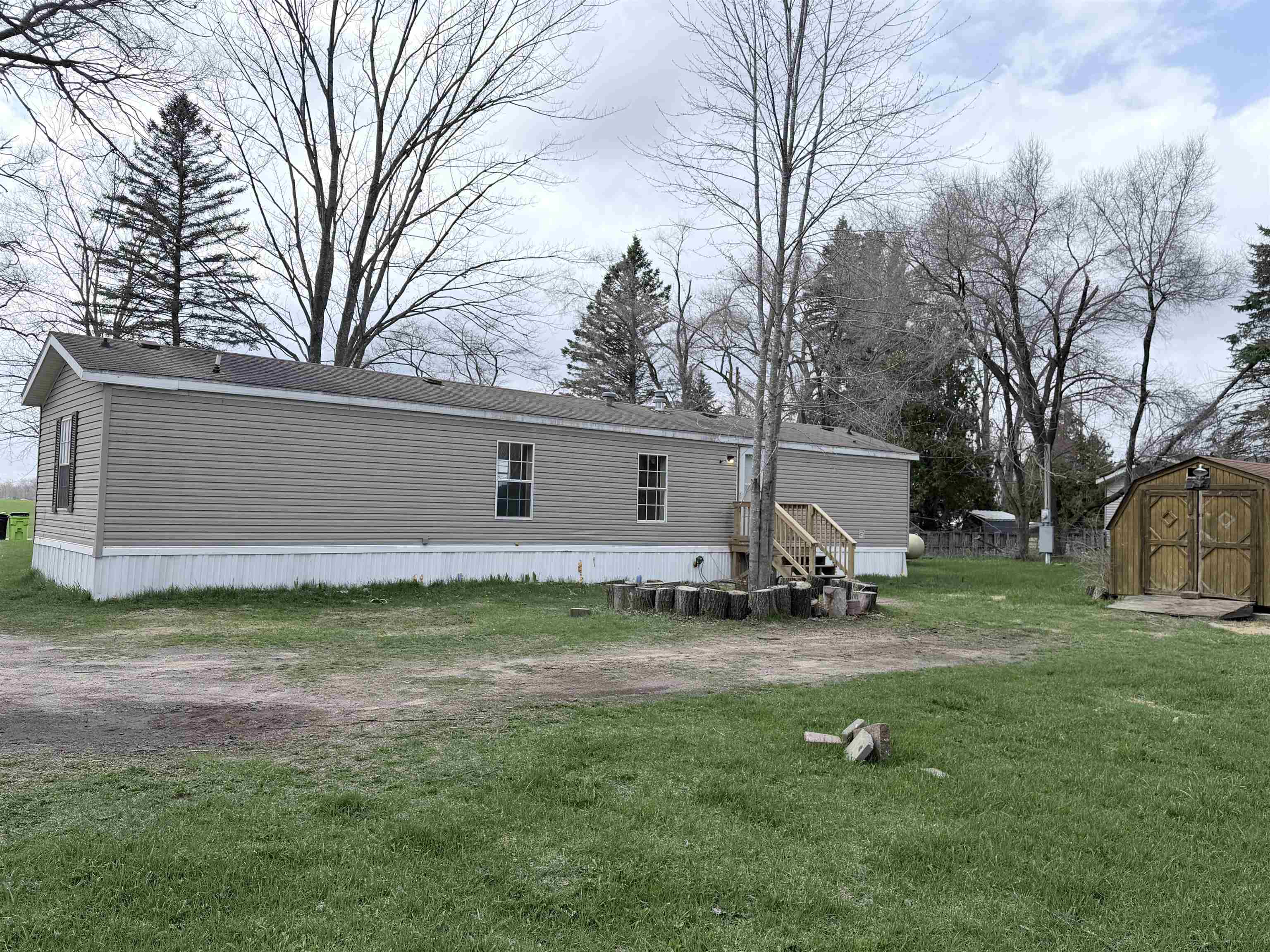 6542 North Geneva Road Coleman, MI 48618 - Photo 4 of 26