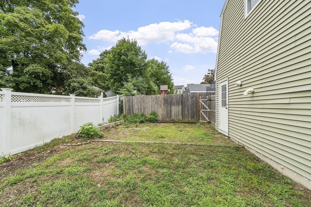 5 Elizabeth Road Billerica, MA 01821 - Photo 36 of 41 a backyard of a house