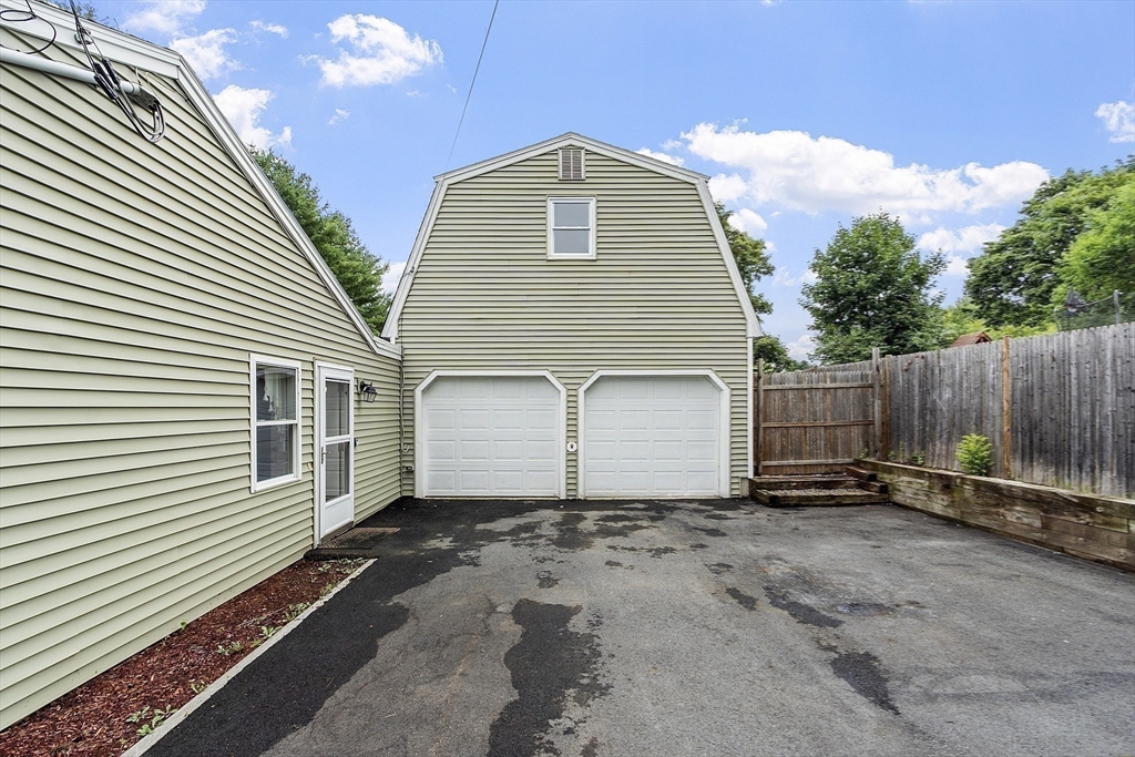 5 Elizabeth Road Billerica, MA 01821 - Photo 37 of 41 a backyard of a house