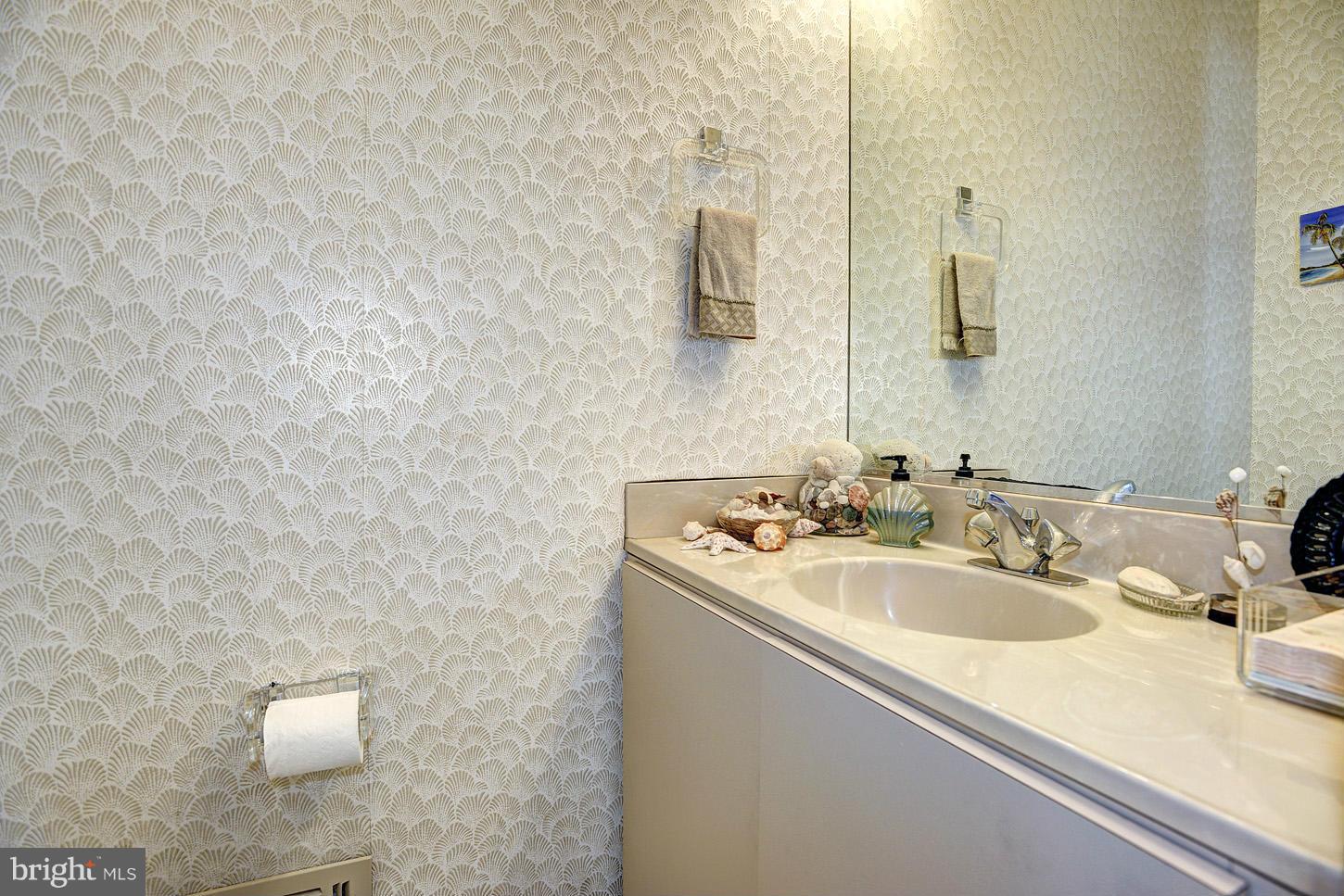 918 West Nolcrest Drive Silver Spring, MD 20903 - Photo 17 of 27 Bath