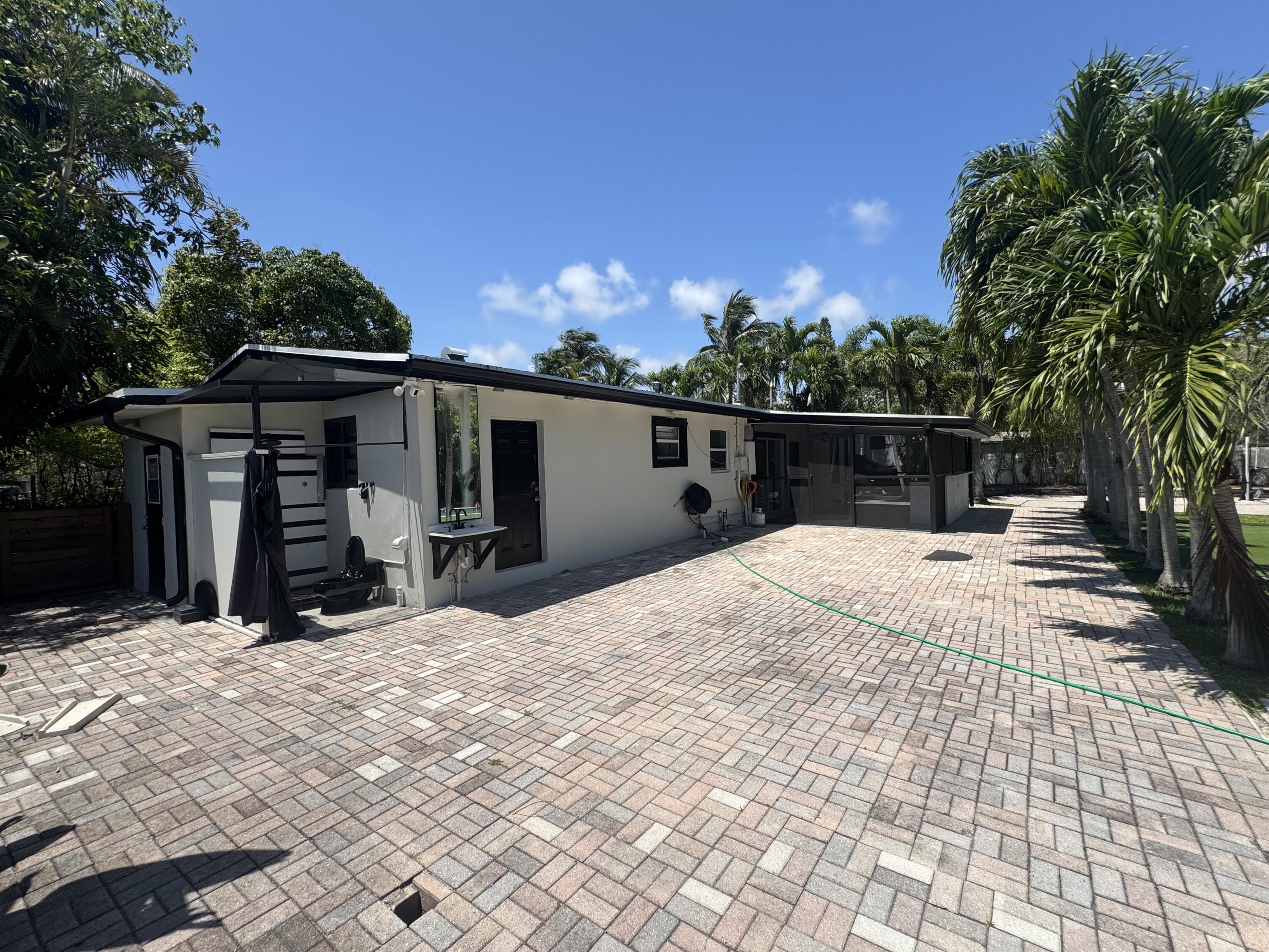 387 Enfield Street Boca Raton, FL 33487 - Photo 23 of 37 a view of a backyard