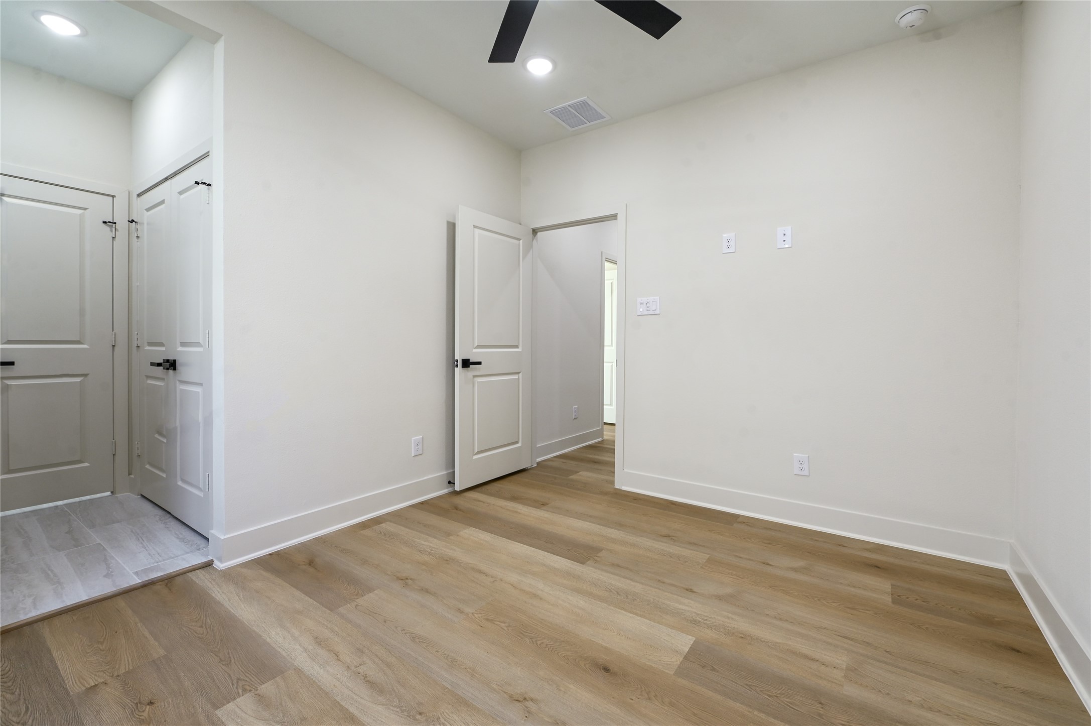 14113 Bridgeport Road Houston, TX 77047 - Photo 24 of 33 Secondary Bedroom