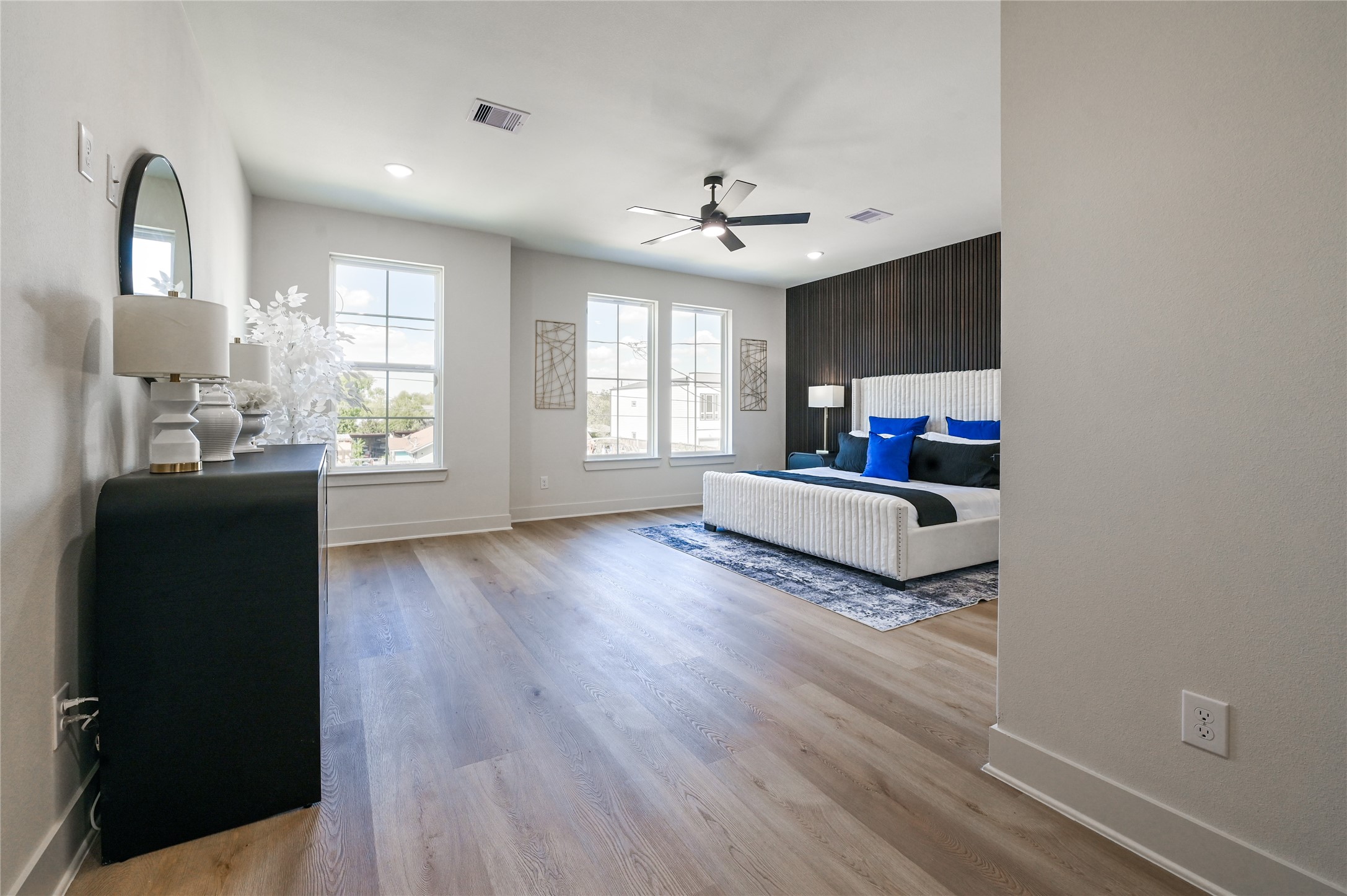 14113 Bridgeport Road Houston, TX 77047 - Photo 10 of 33 Grand primary bedroom is large enough for even the largest of furniture.