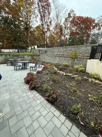 $625,000 | 128 Santa Barbara Drive, Unit 128, Plainview, NY 11803