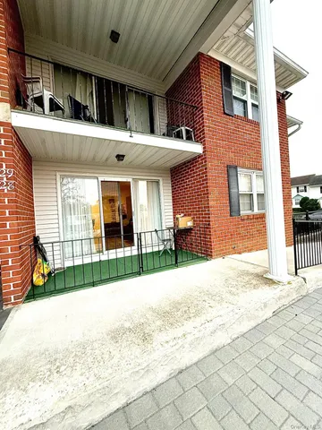 $625,000 | 128 Santa Barbara Drive, Unit 128, Plainview, NY 11803