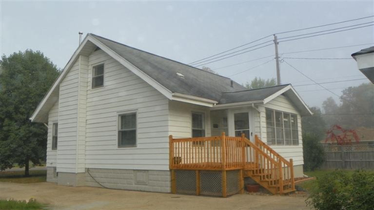 823 North Main Street Three Rivers, MI 49093 - Photo 1 of 17 Primary Photo