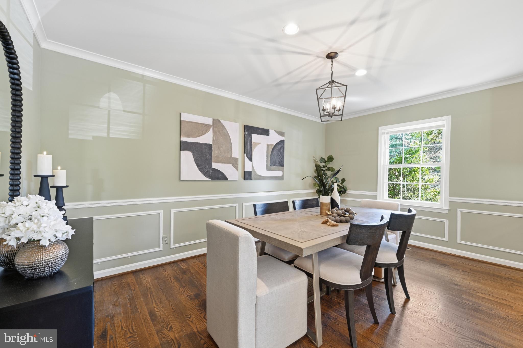 2311 North Glebe Road Arlington, VA 22207 - Photo 12 of 33 Gorgeous chair rail moldings