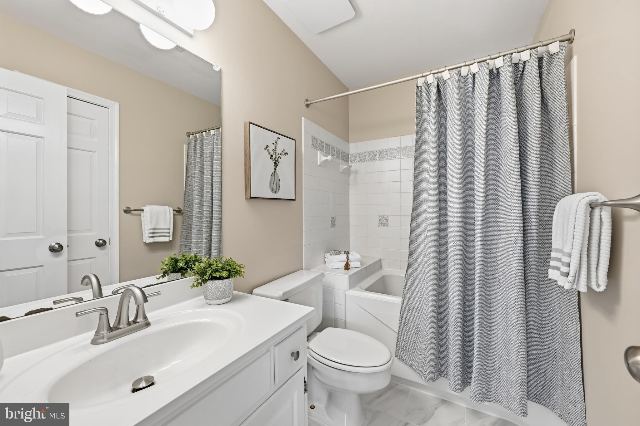 2311 North Glebe Road Arlington, VA 22207 - Photo 25 of 33 Upper hall bath with new floor tile and deep tub