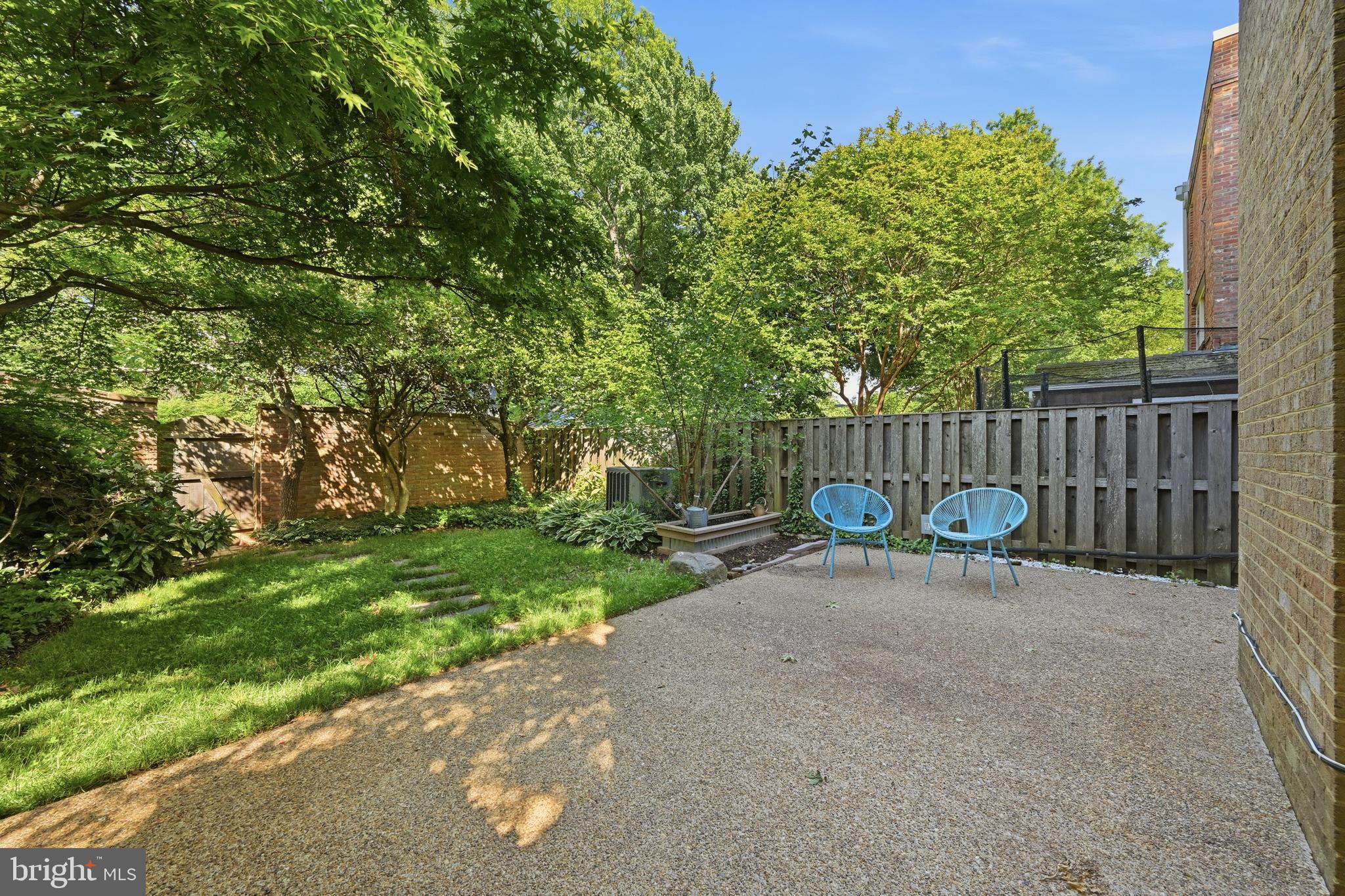 2311 North Glebe Road Arlington, VA 22207 - Photo 27 of 33 Amazing back patio! Leads to private garden