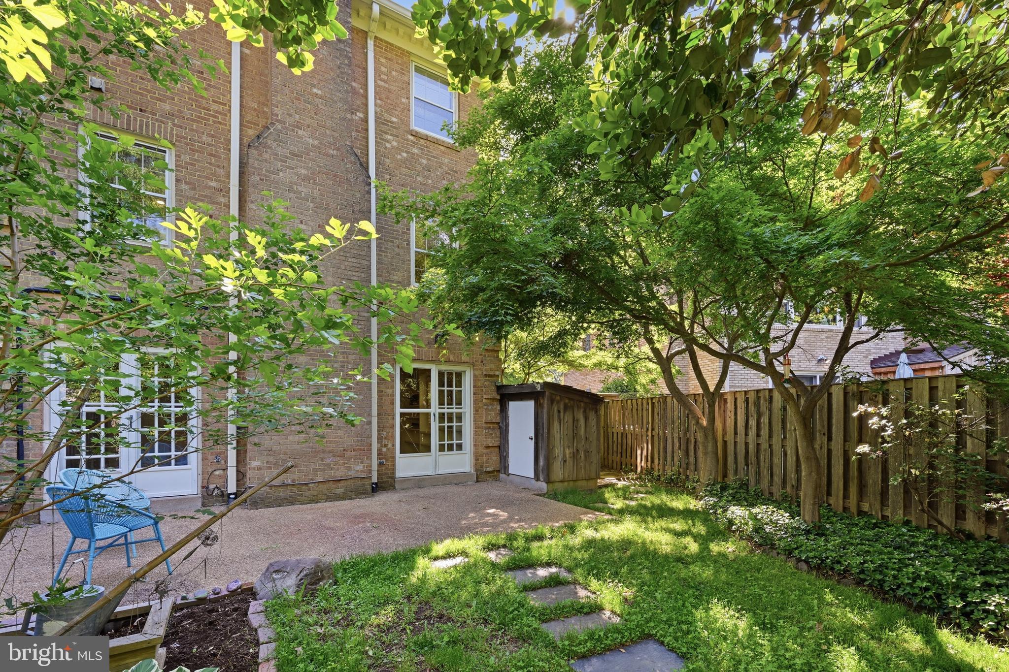 2311 North Glebe Road Arlington, VA 22207 - Photo 28 of 33 You don't see yard like this often in a townhome