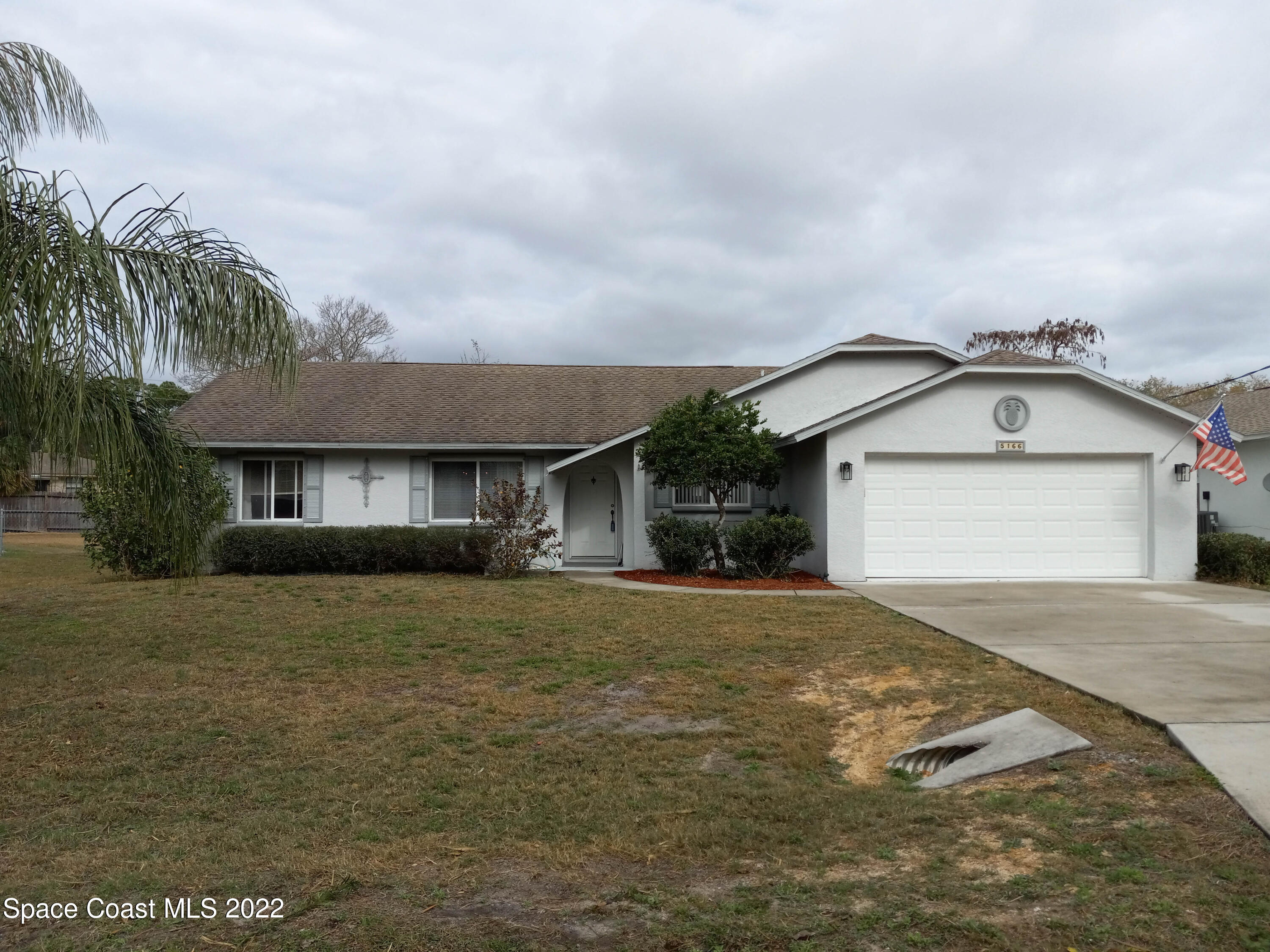 a view of a house with a yard and garage