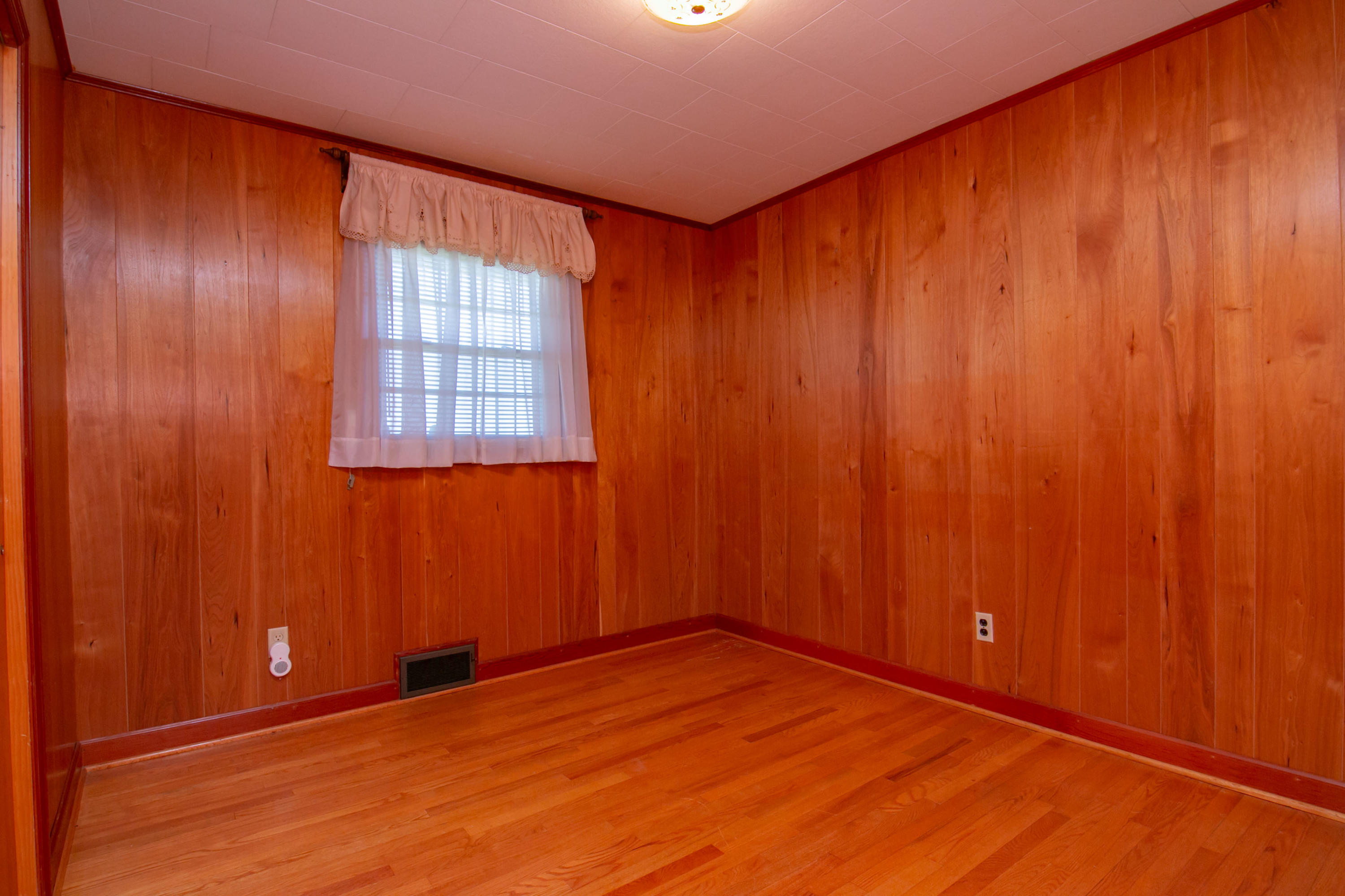 3256 Sago Road Callands, VA 24530 - Photo 29 of 59 an empty room with windows