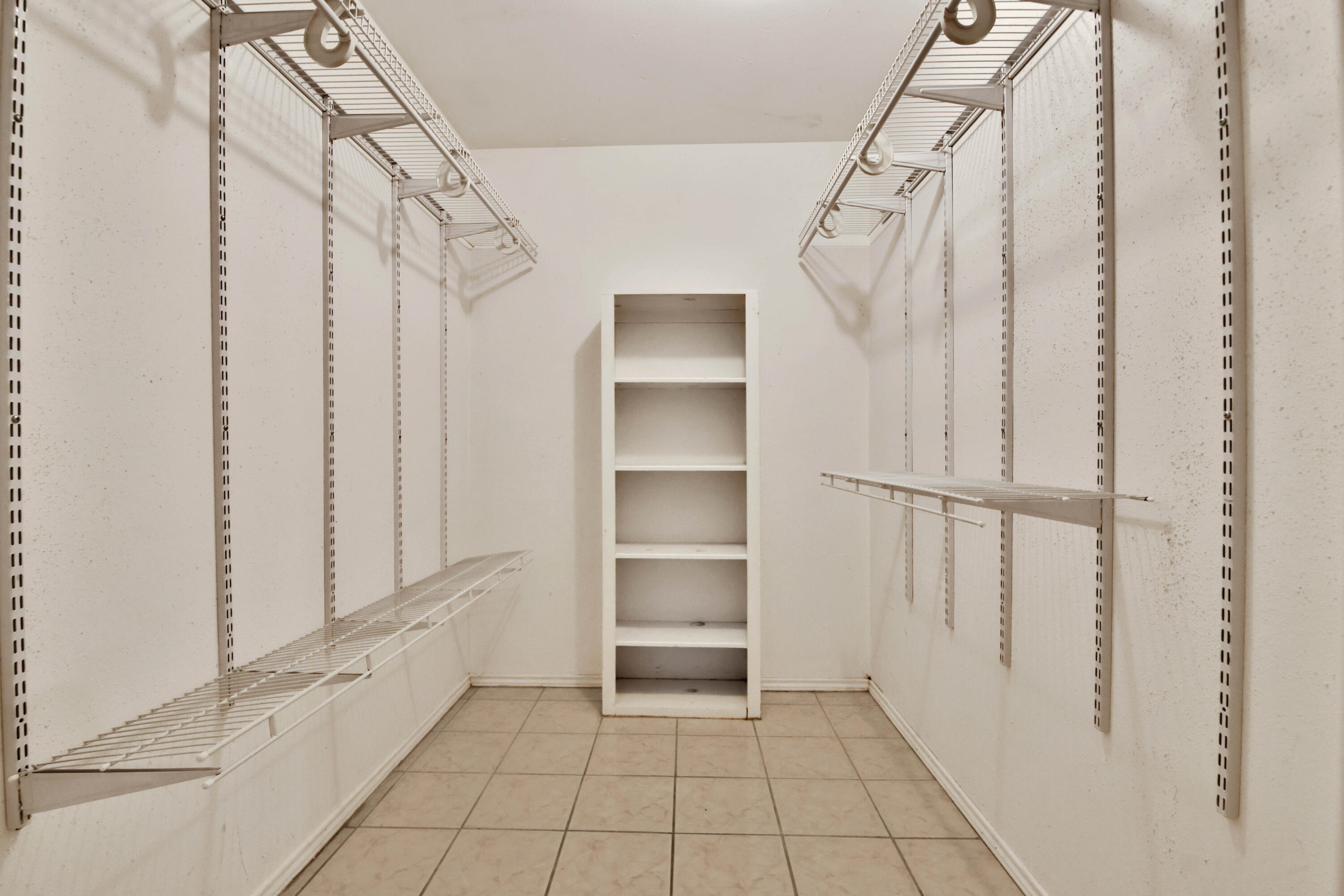 5721 80th Street Lubbock, TX 79424 - Photo 19 of 41 Primary Closet