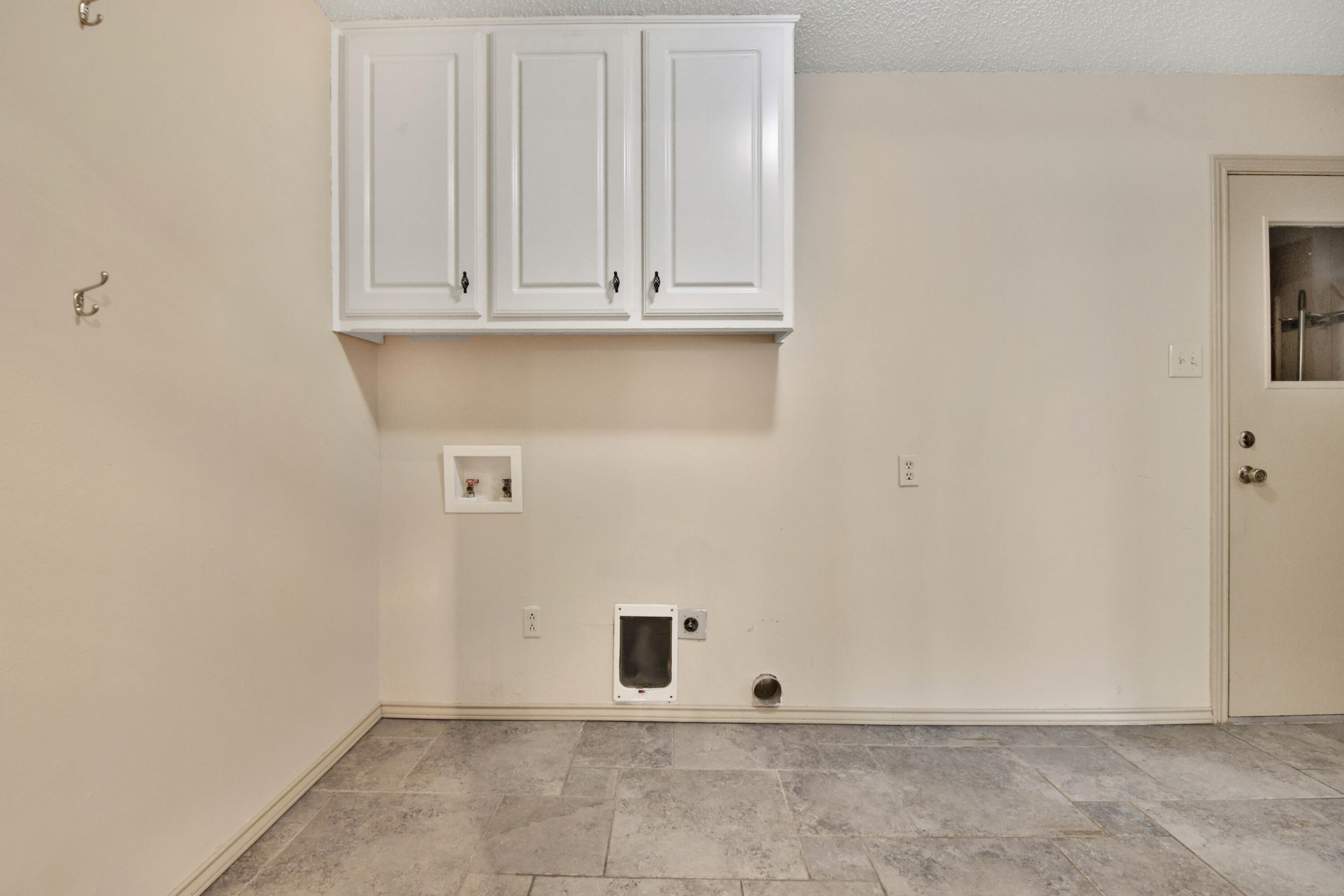 5721 80th Street Lubbock, TX 79424 - Photo 22 of 41 Laundry Room