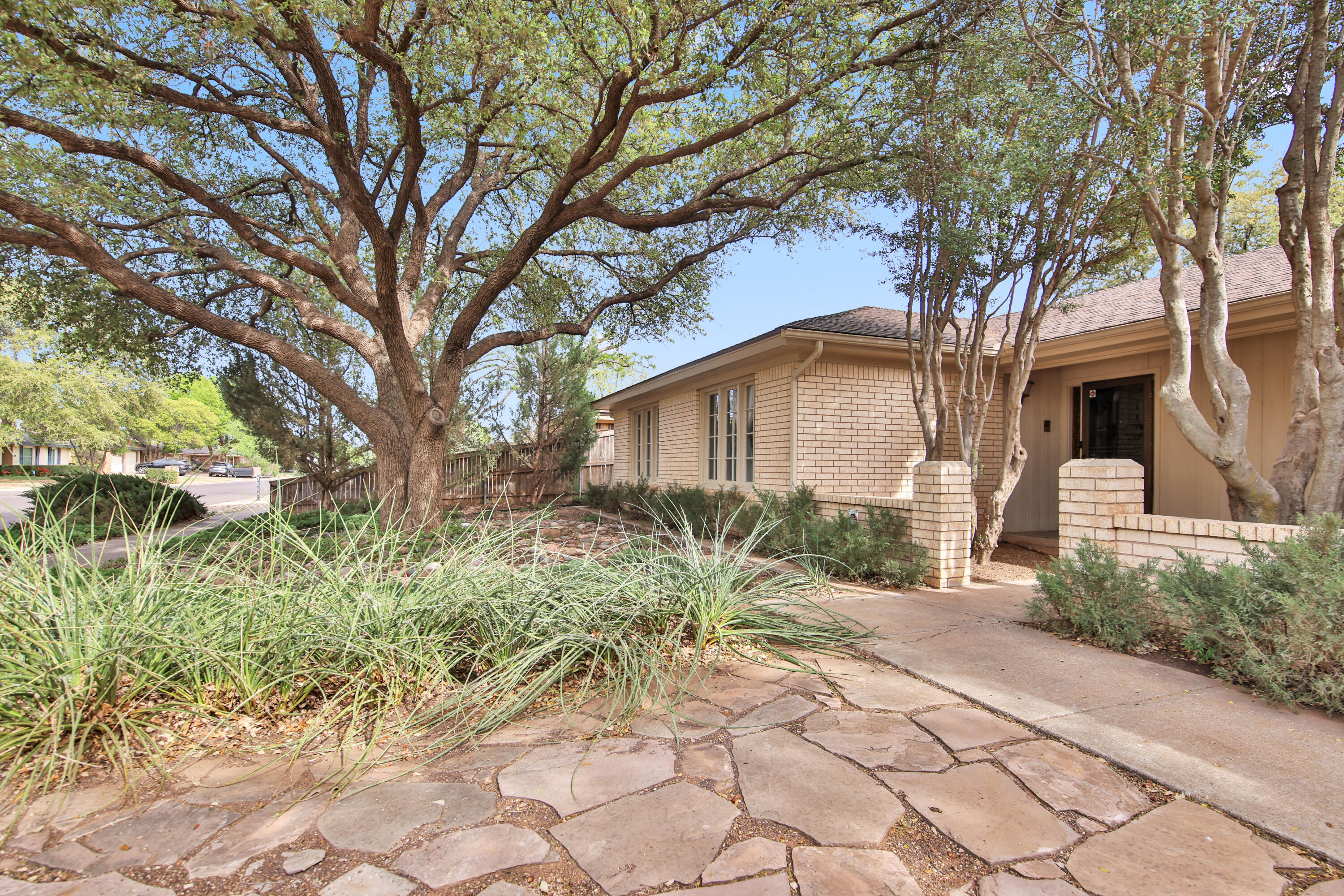 5721 80th Street Lubbock, TX 79424 - Photo 3 of 41 Front of Home