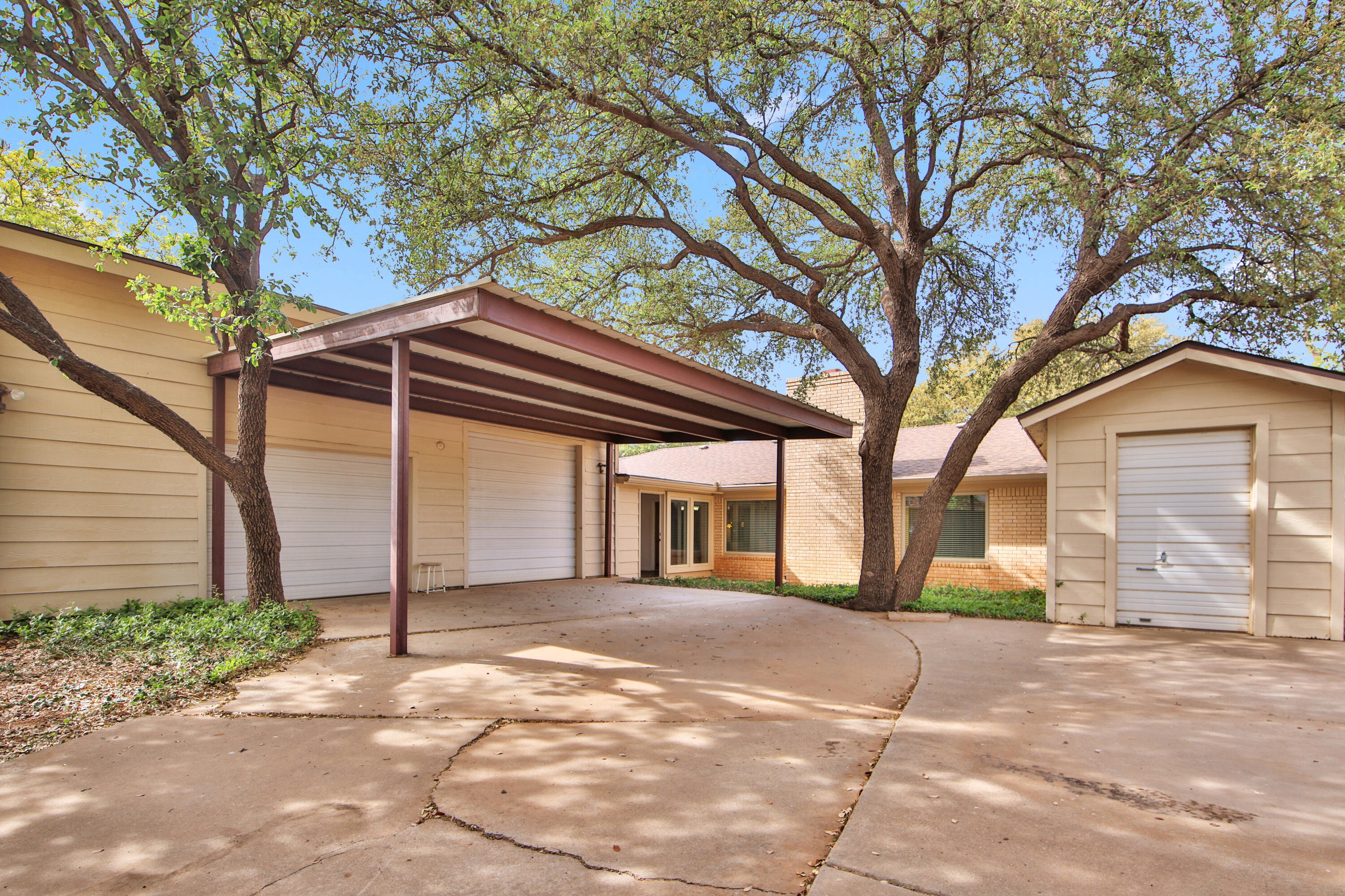 5721 80th Street Lubbock, TX 79424 - Photo 34 of 41 Back Yard