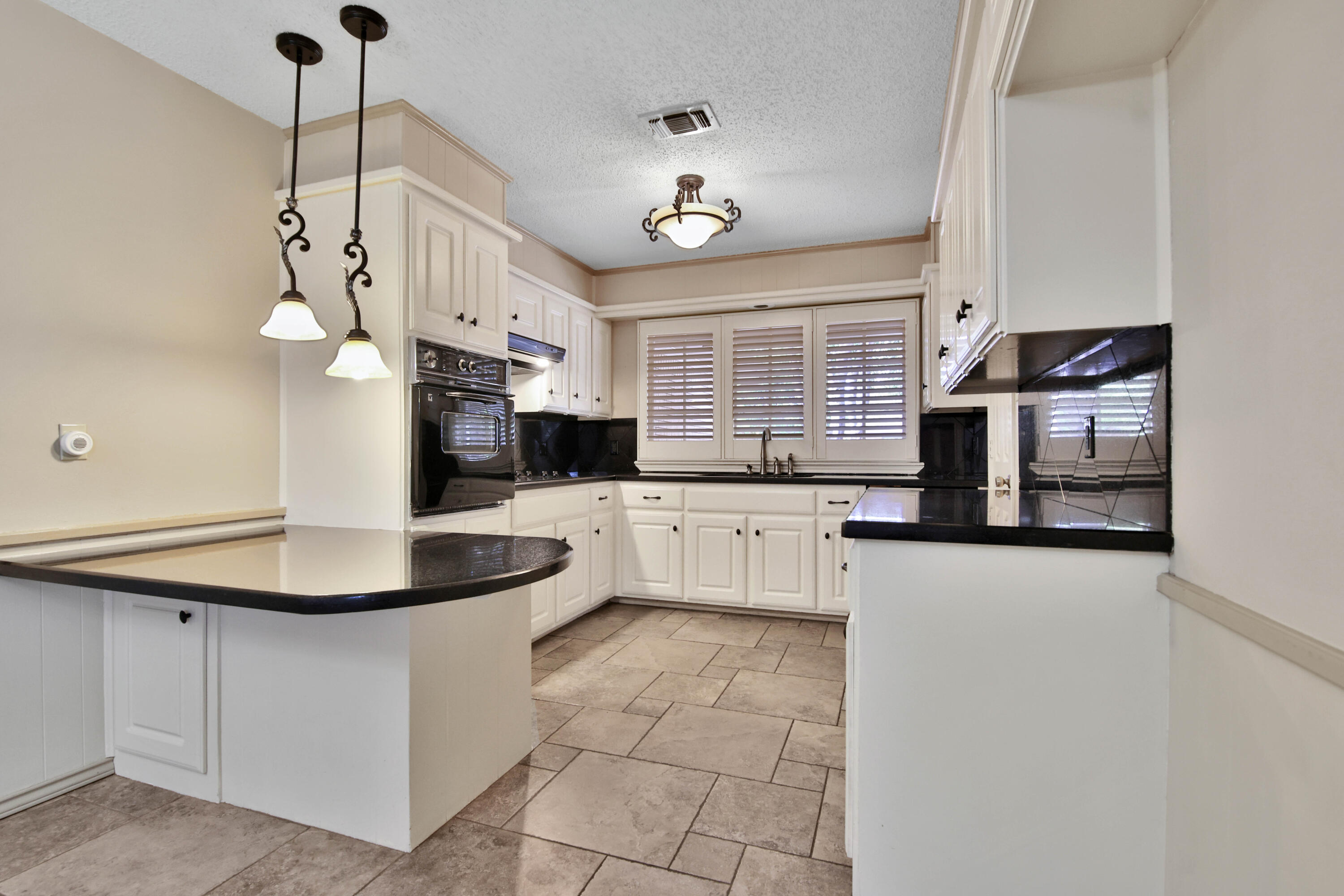 5721 80th Street Lubbock, TX 79424 - Photo 9 of 41 Kitchen