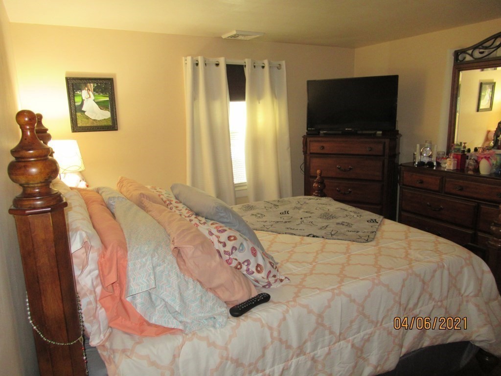 28 Glencoe Street Springfield, MA 01104 - Photo 16 of 38 Gallery Image 16