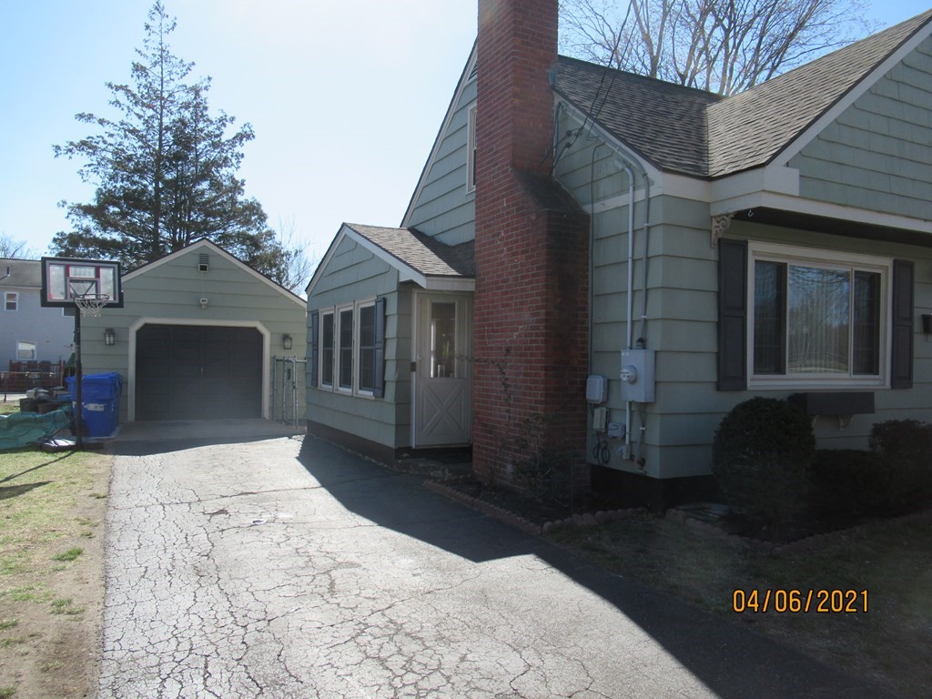 28 Glencoe Street Springfield, MA 01104 - Photo 2 of 38 Gallery Image 2