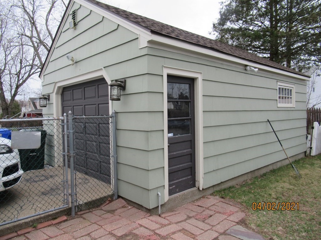 28 Glencoe Street Springfield, MA 01104 - Photo 3 of 38 Gallery Image 3