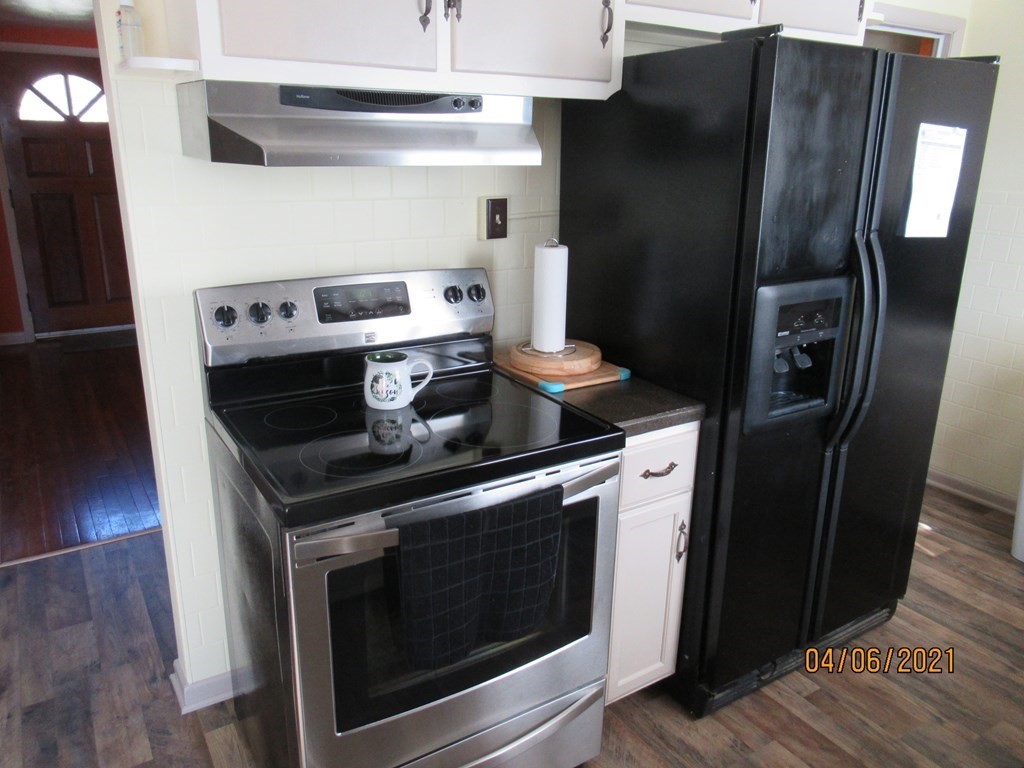 28 Glencoe Street Springfield, MA 01104 - Photo 10 of 38 Gallery Image 10