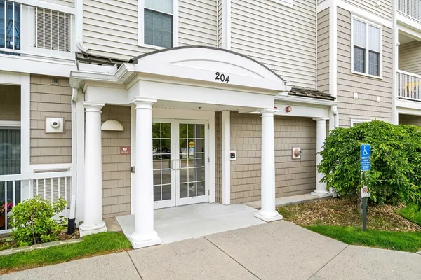 $725,000 | 204 Clocktower Drive, Unit 311, Waltham, MA 02452