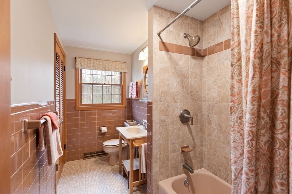 12 Hitchinpost Road Chelmsford, MA 01824 - Photo 19 of 30 Gallery Image 19