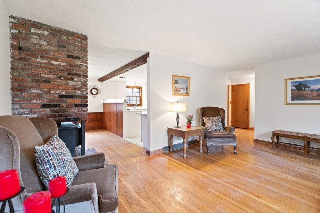 12 Hitchinpost Road Chelmsford, MA 01824 - Photo 5 of 30 Gallery Image 5