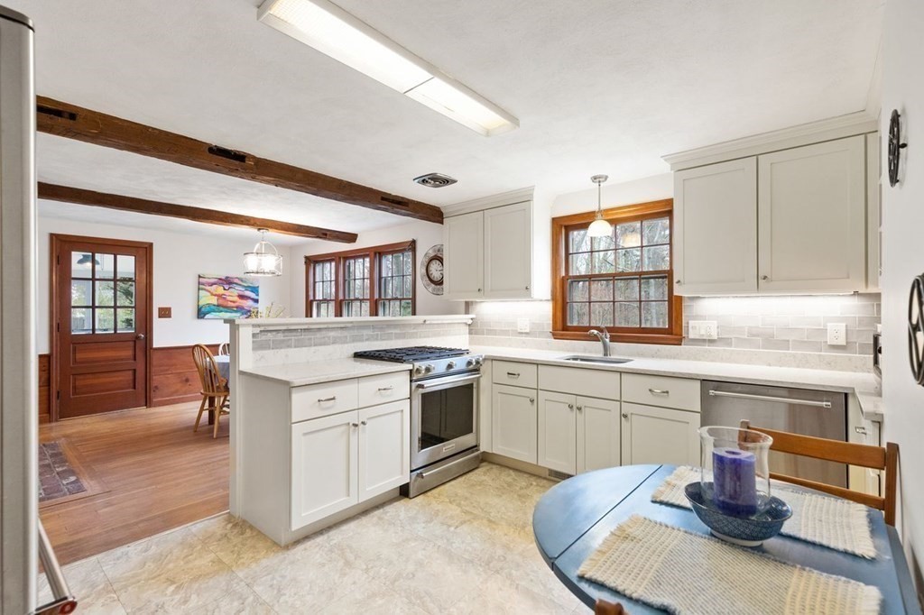 12 Hitchinpost Road Chelmsford, MA 01824 - Photo 6 of 30 Gallery Image 6