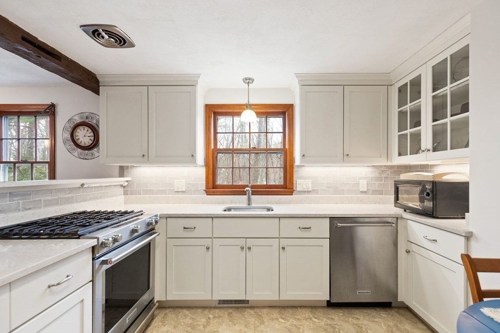 12 Hitchinpost Road Chelmsford, MA 01824 - Photo 7 of 30 Gallery Image 7