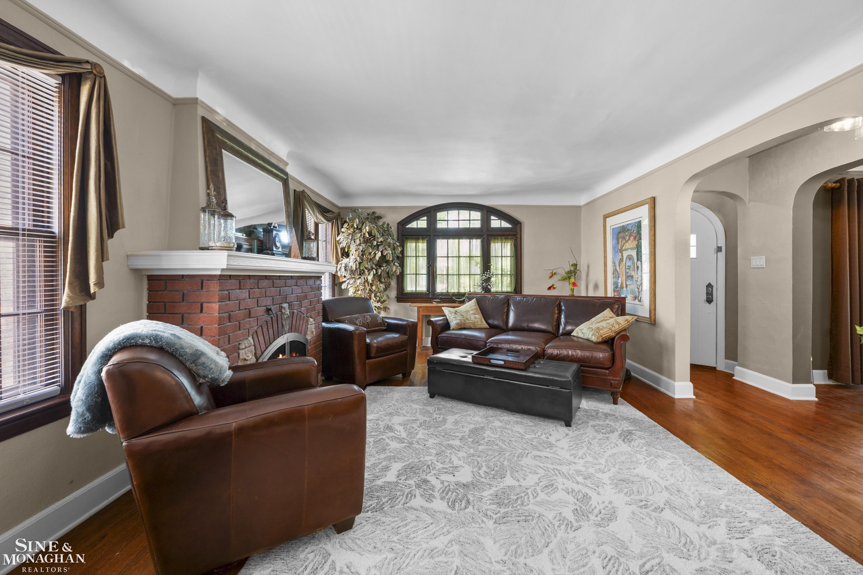 245 Ridgemont Road Grosse Pointe, MI 48236 - Photo 7 of 46 50216054-85af7eee-60e3-4587-b5a4-09e6bddb7f4c.JPG