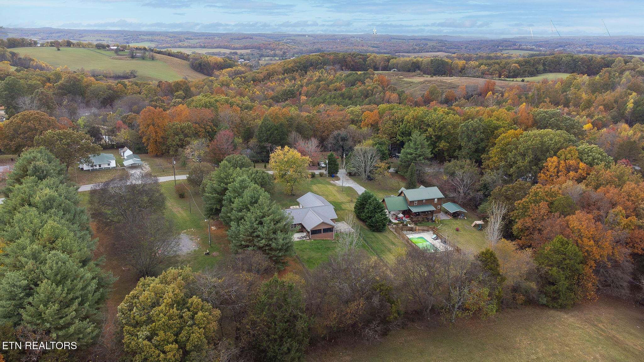 6251 Grimes Road Loudon, TN 37774 - Photo 40 of 43 a view of a city with mountains in the background