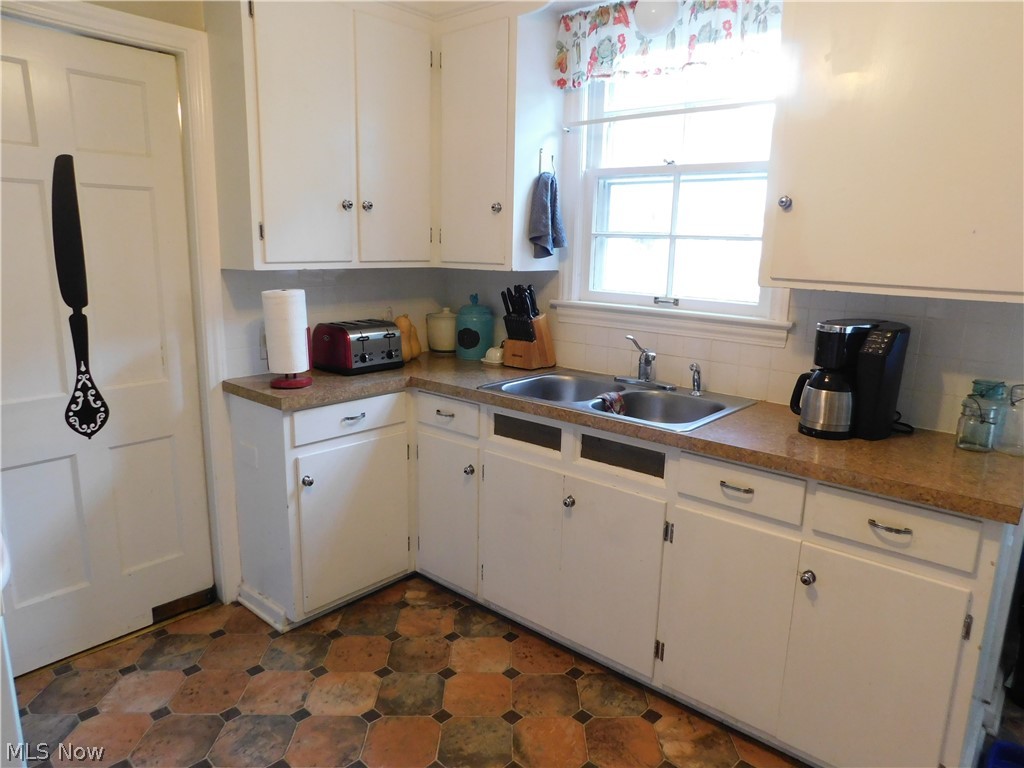 3714 Bainbridge Road Cleveland Heights, OH 44118 - Photo 7 of 28