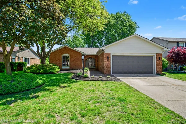 $415,000 | 47726 Lexington Drive, Macomb, MI 48044