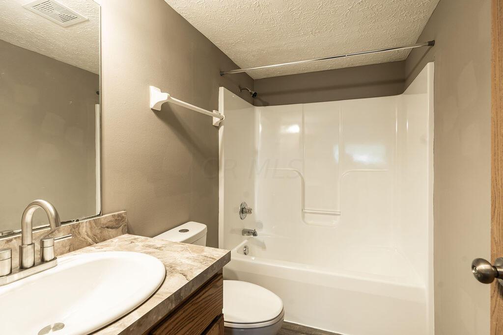 2731 Raphael Drive Columbus, OH 43232 - Photo 6 of 18 R1 (6)