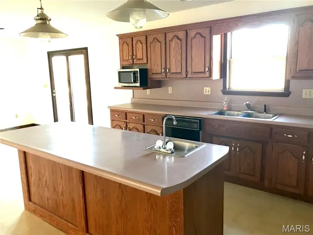 $198,500 | 14275 Camden Lane, Dixon, MO 65459