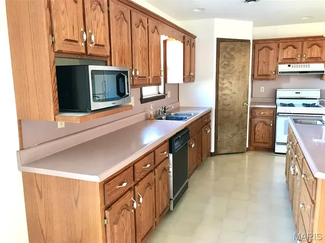 $198,500 | 14275 Camden Lane, Dixon, MO 65459