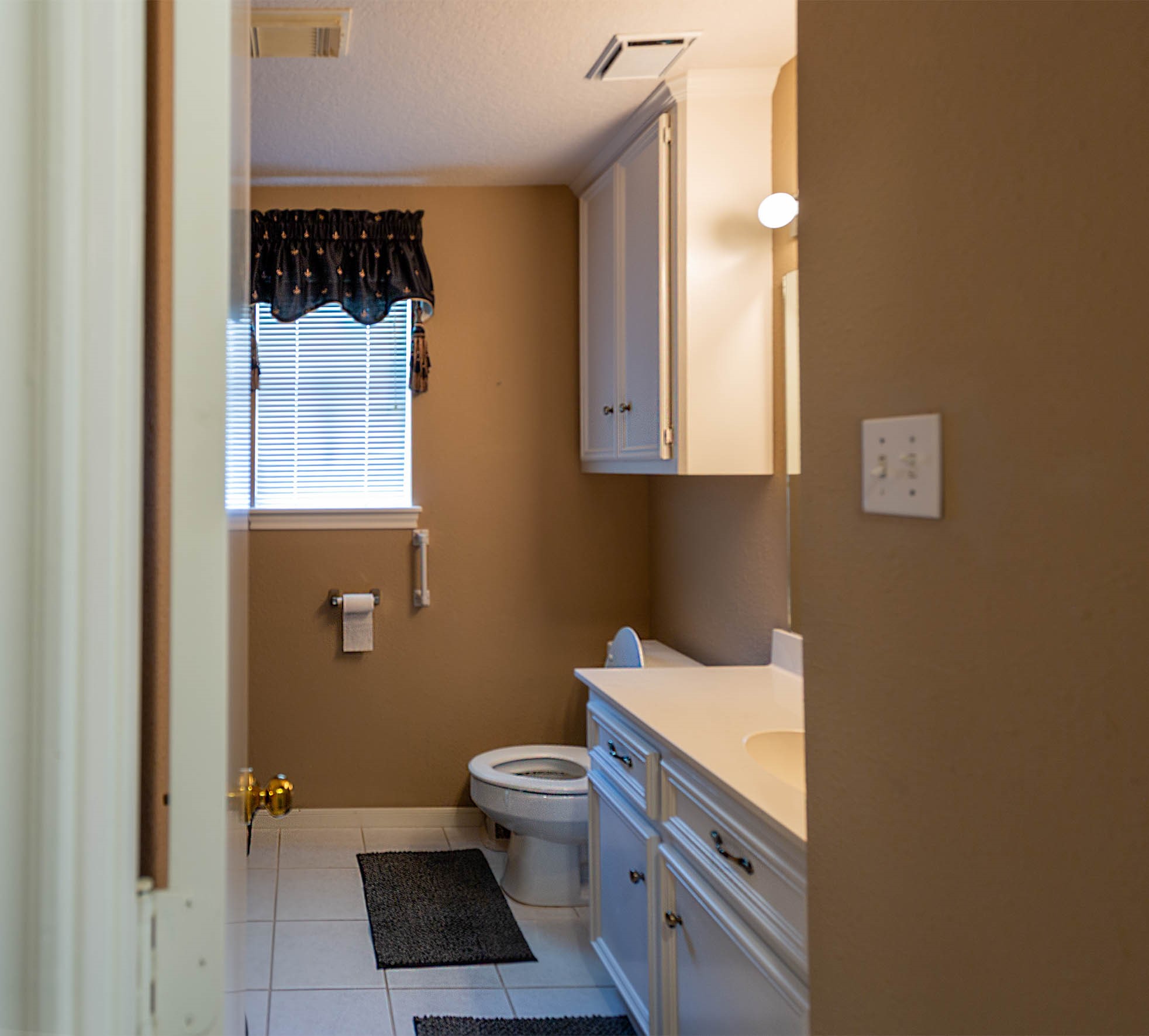 217 Tupelo Lane Conroe, TX 77304 - Photo 17 of 26 Hall Bath