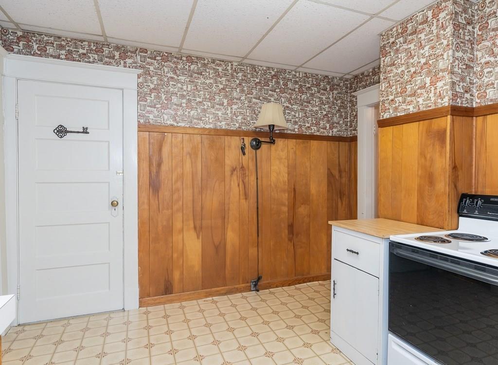 90 Merida Street Springfield, MA 01104 - Photo 7 of 26 a room with a table and chairs