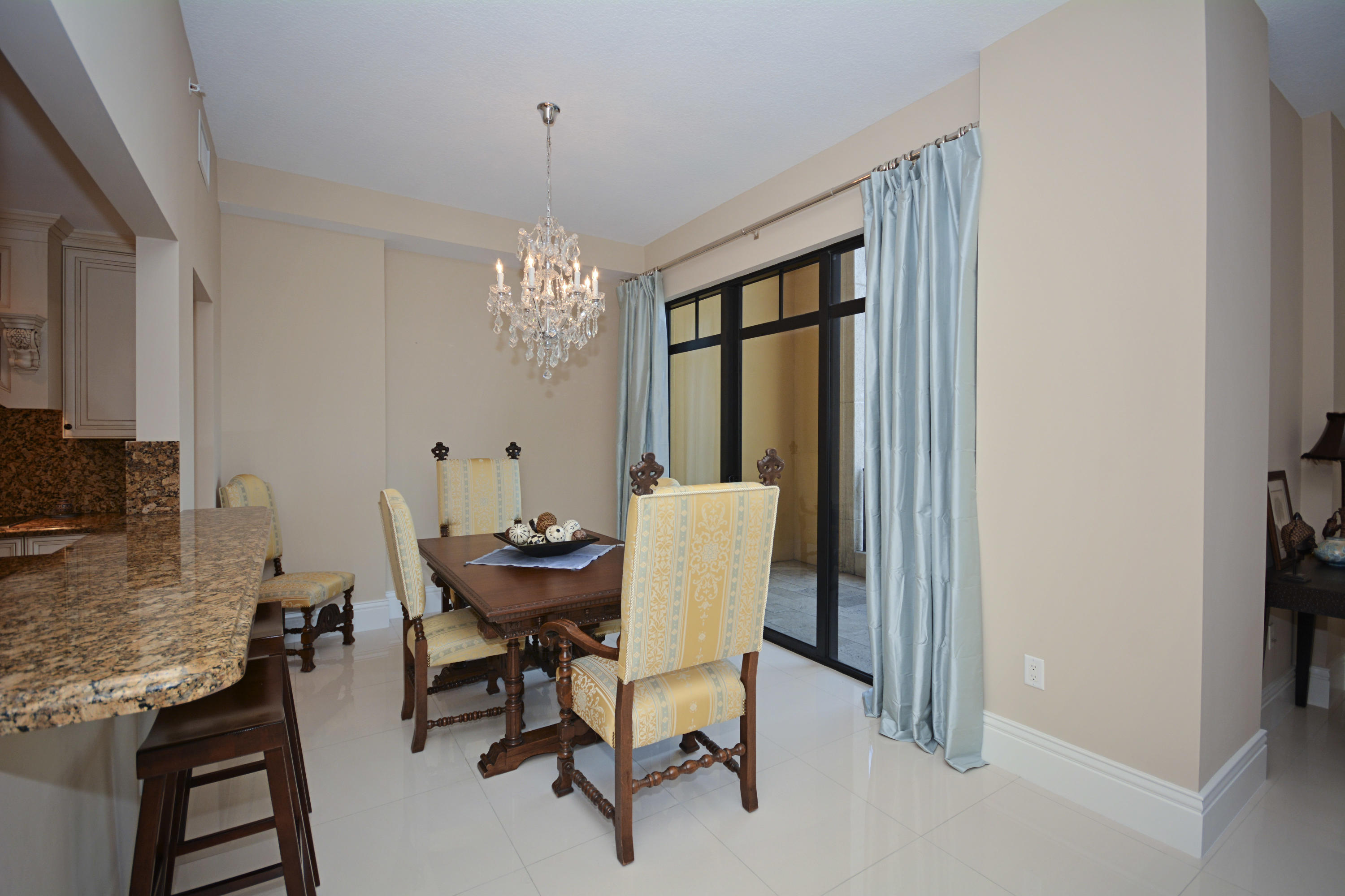 200 East Palmetto Park Road, Unit TH21 Boca Raton, FL 33432 - Photo 21 of 35 Dining Area/Open Kitchen