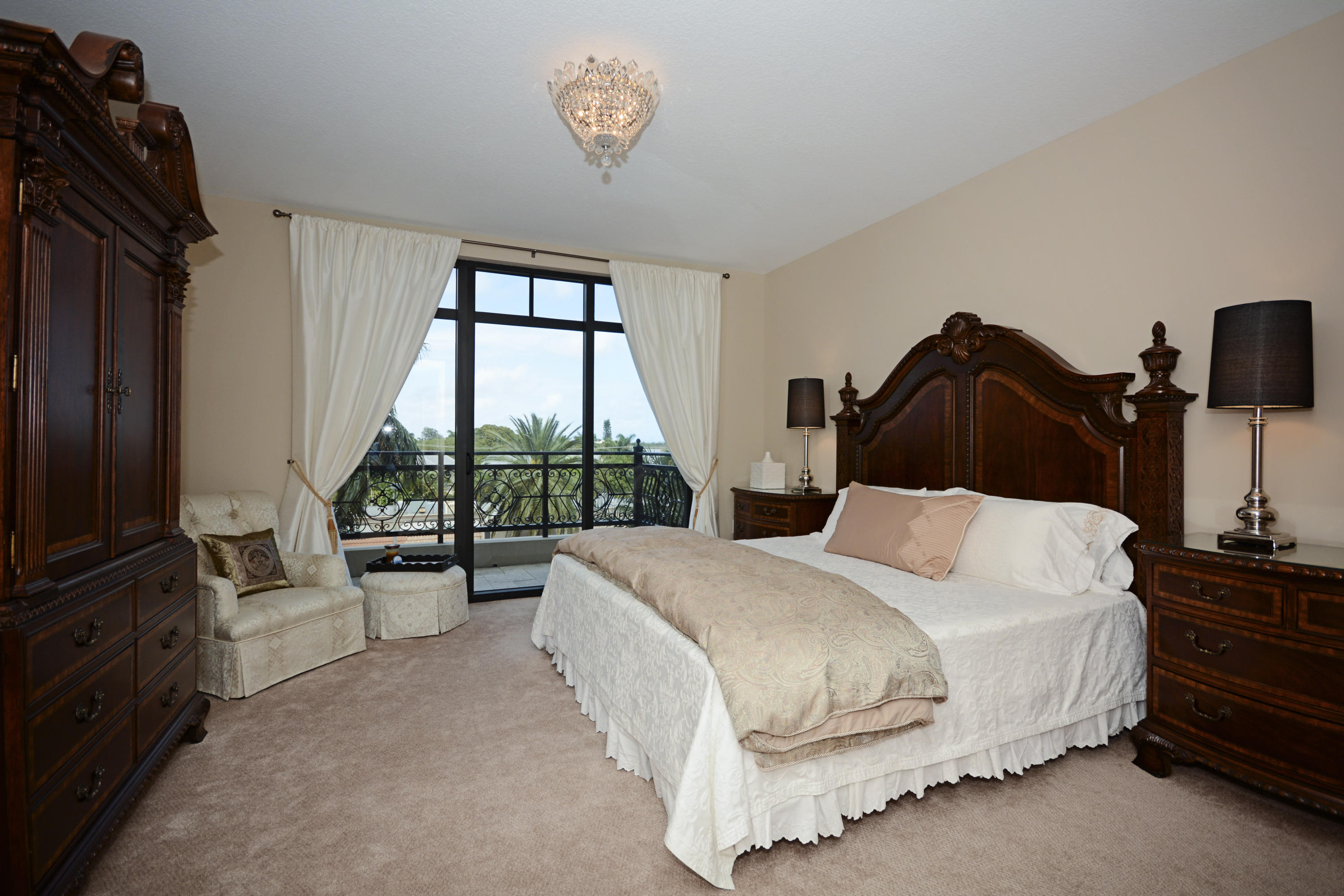200 East Palmetto Park Road, Unit TH21 Boca Raton, FL 33432 - Photo 29 of 35 Large Master Bedroom