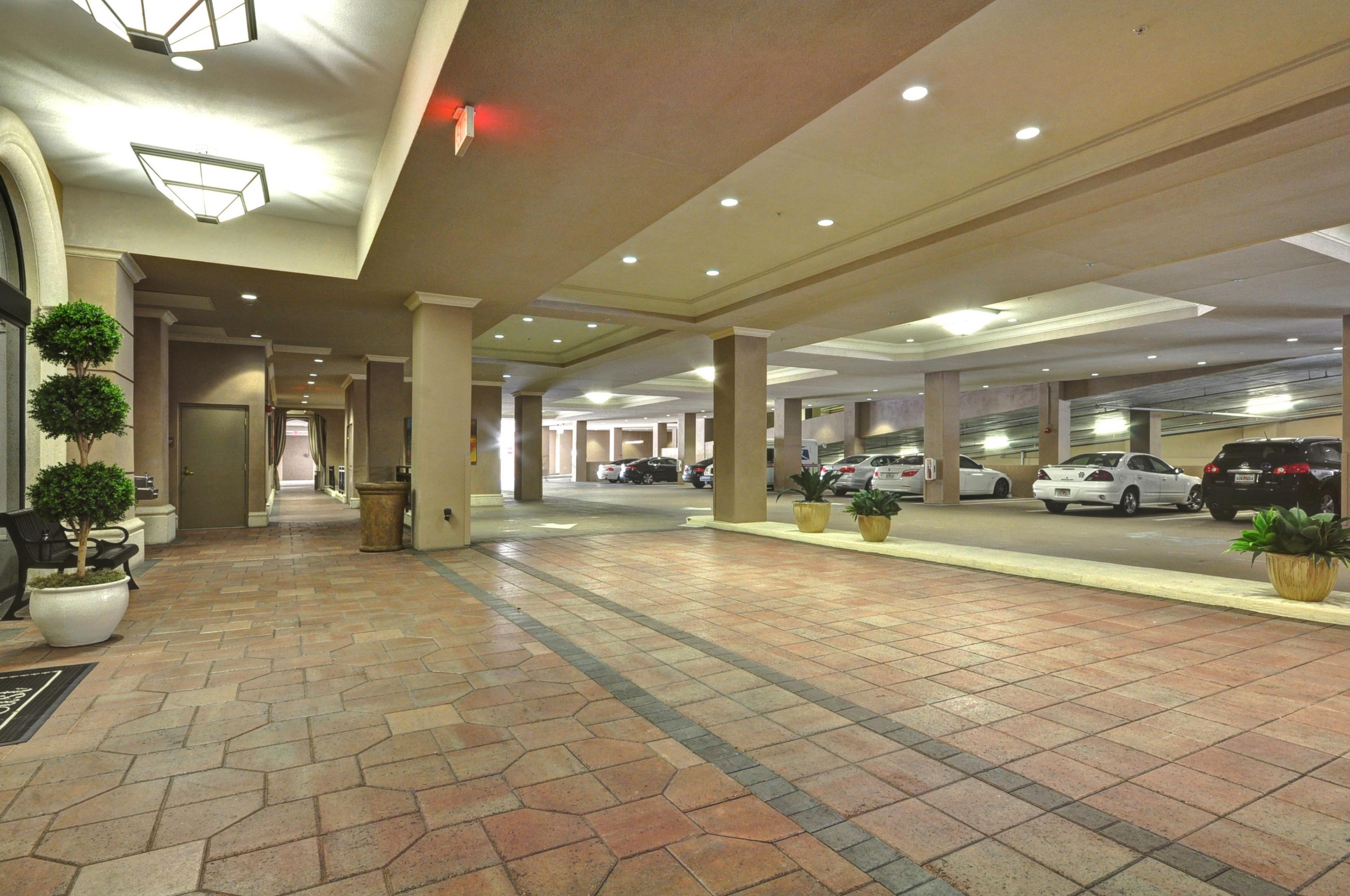 200 East Palmetto Park Road, Unit TH21 Boca Raton, FL 33432 - Photo 9 of 35 Valet - Porte-Cochere