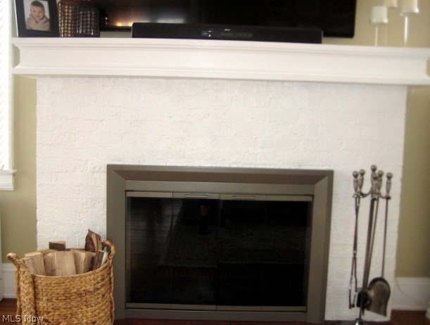 3366 Avalon Road Cleveland, OH 44120 - Photo 5 of 25 WOODBURNING FIREPLACE WITH WOOD MANTLE*