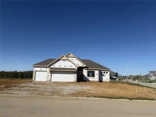 $544,950 | 9008 North Poplar Avenue, Kansas City, MO 64156