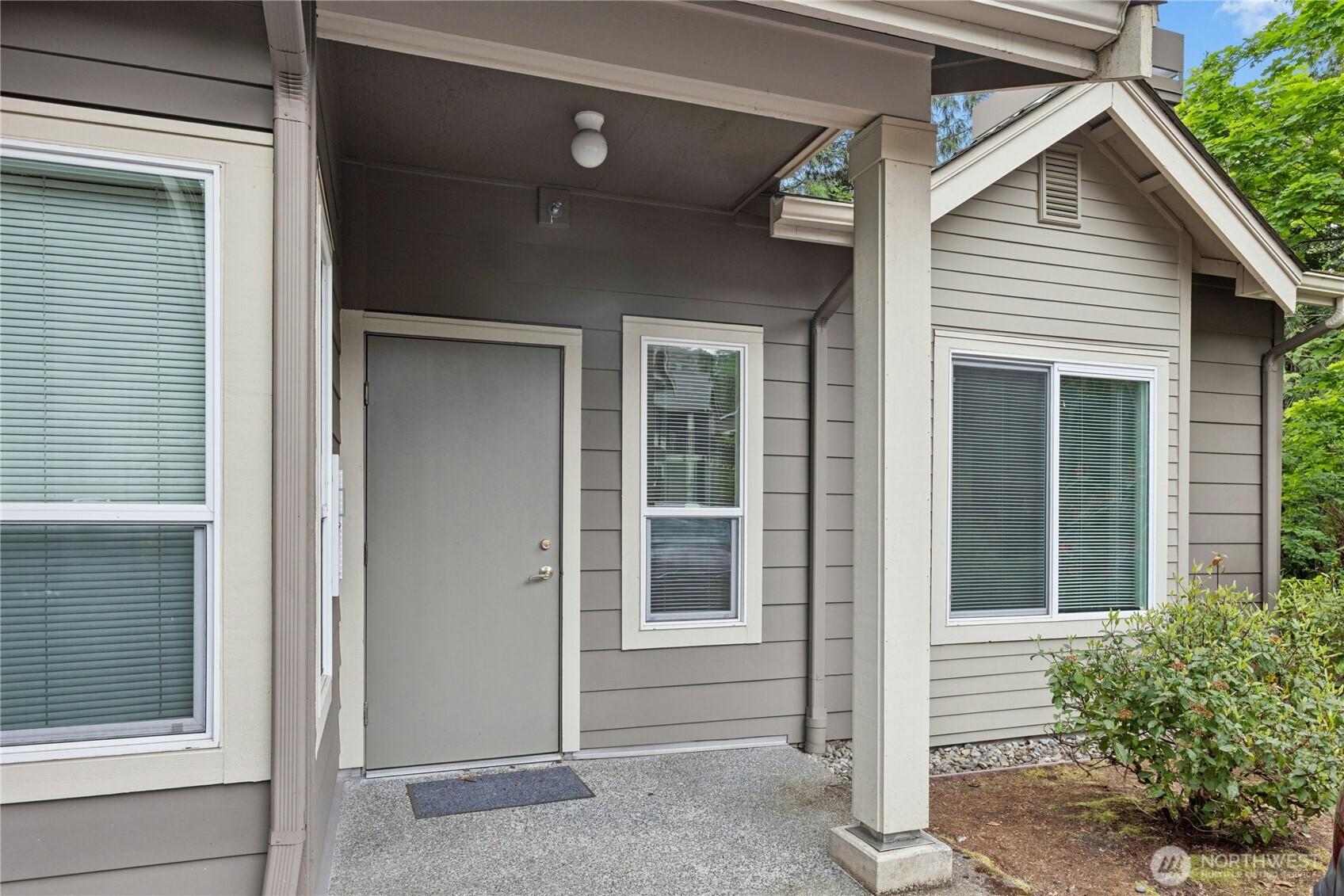 19410 Bothell Way Northeast, Unit D103 Bothell, WA 98011 - Photo 29 of 32