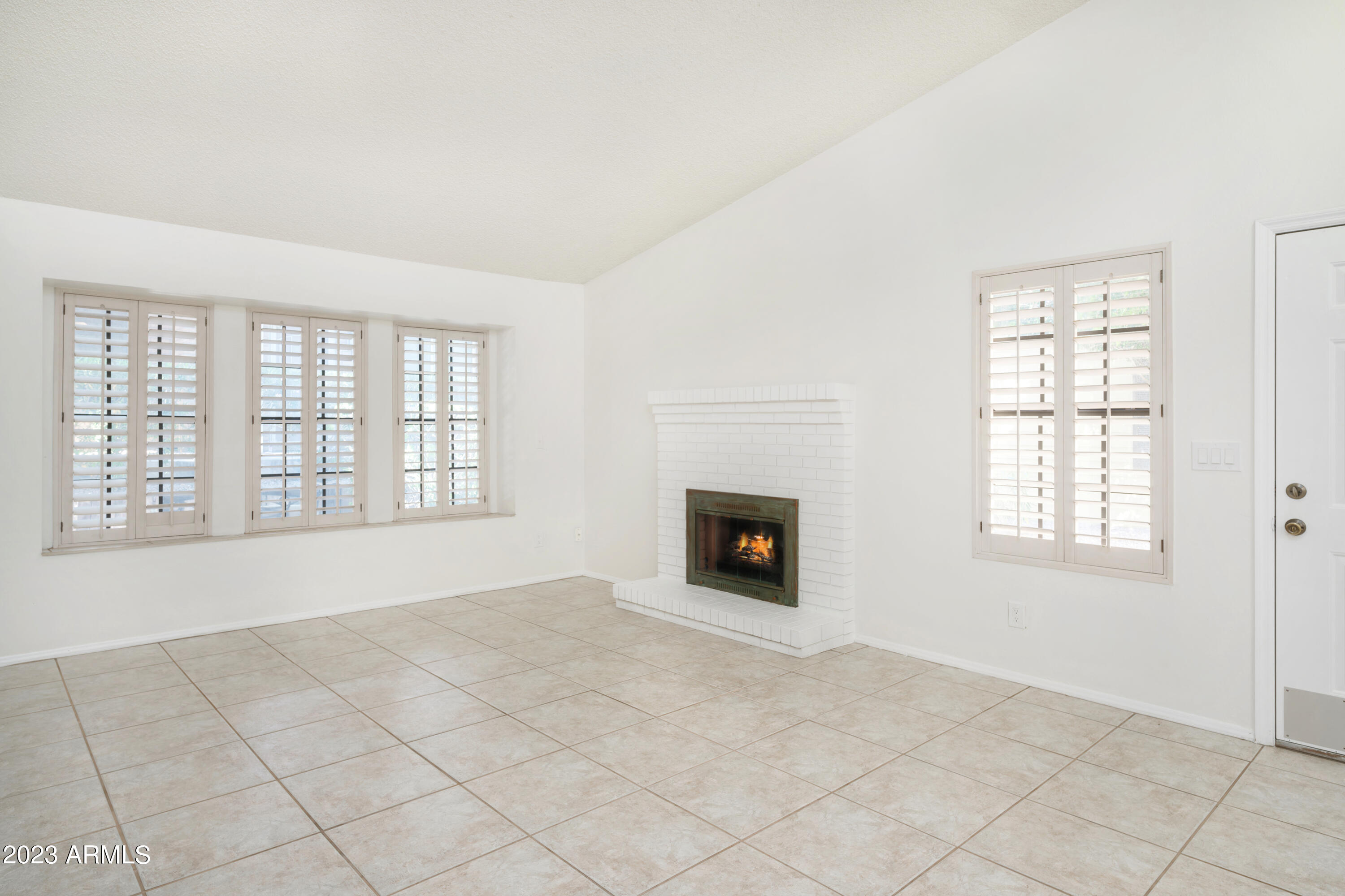 4840 East Mineral Road, Unit 6 Phoenix, AZ 85044 - Photo 8 of 19 Living Room