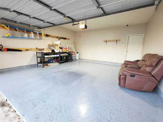 a view of livingroom with furniture