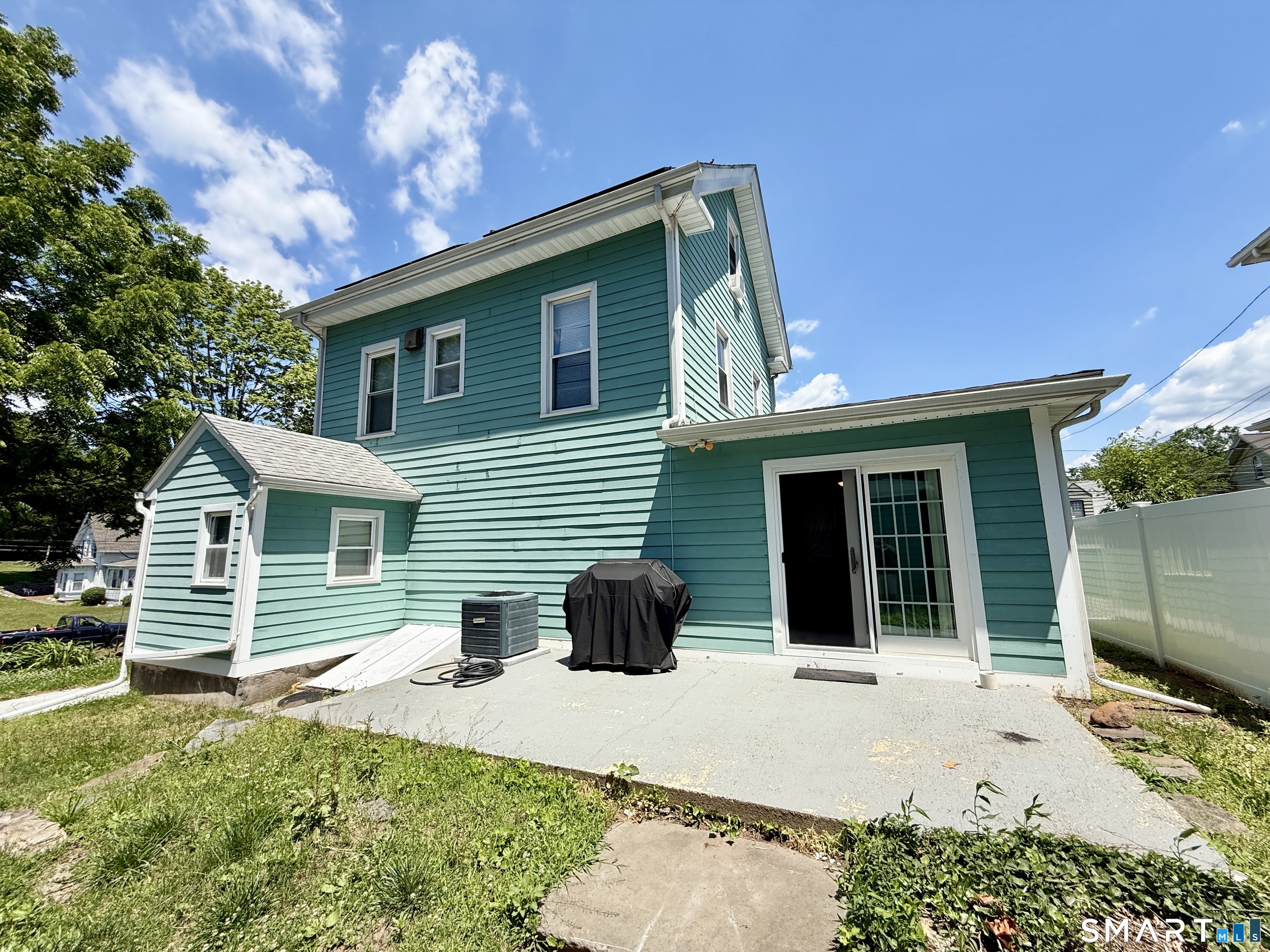 11 Silver Street Meriden, CT 06450 - Photo 4 of 32